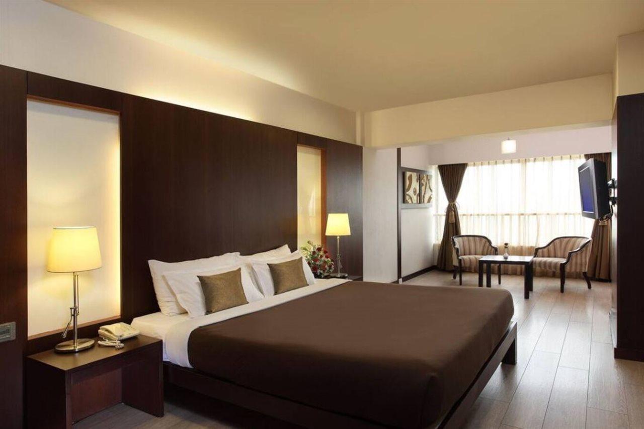 Hotel Aurora Towers Pune Exterior foto