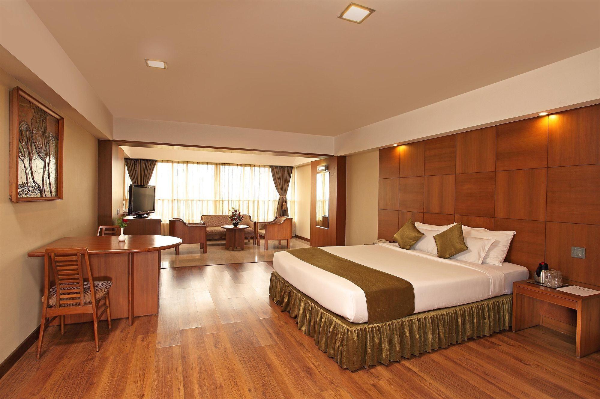 Hotel Aurora Towers Pune Exterior foto