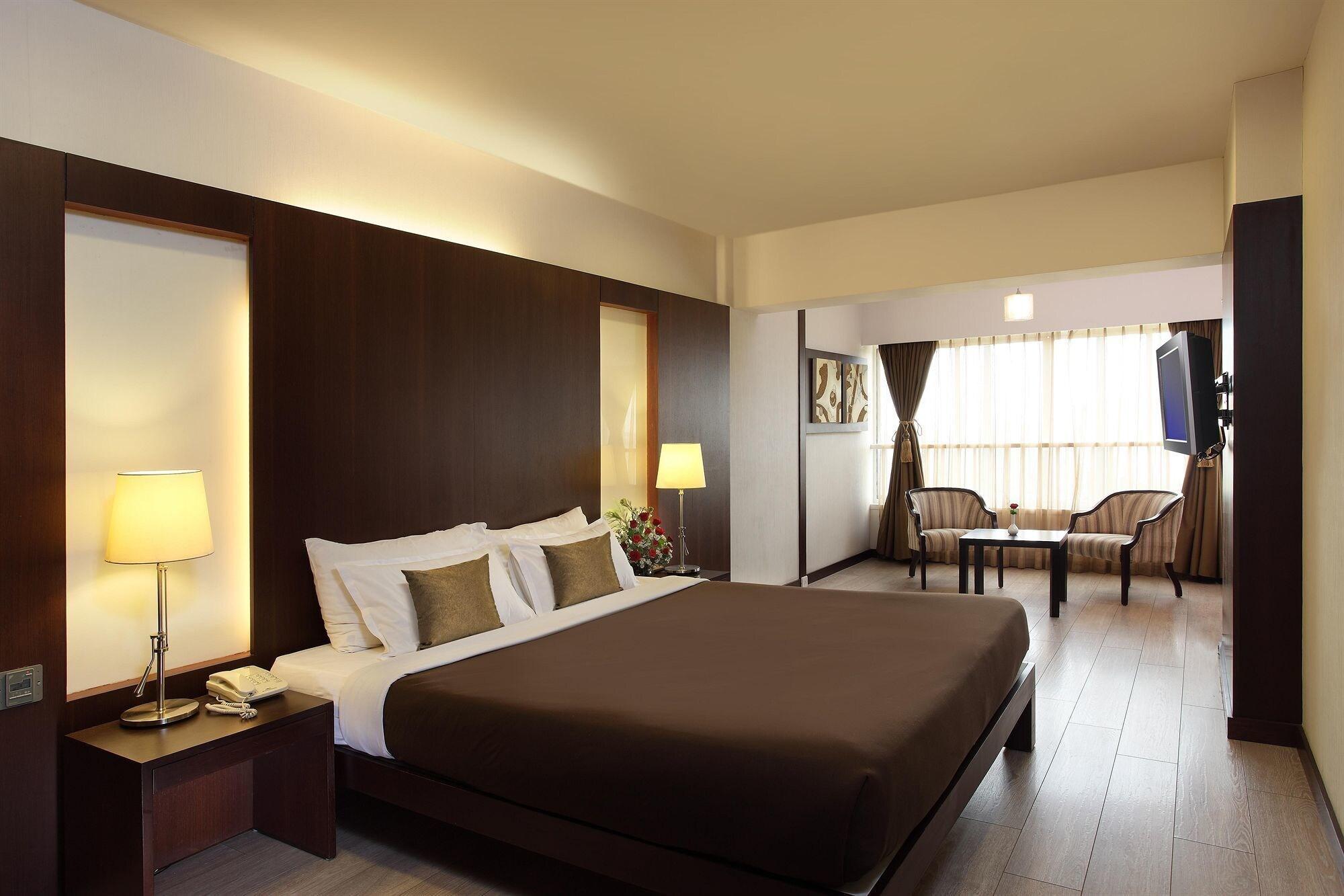 Hotel Aurora Towers Pune Exterior foto