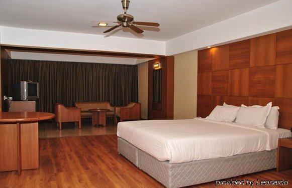 Hotel Aurora Towers Pune Zimmer foto