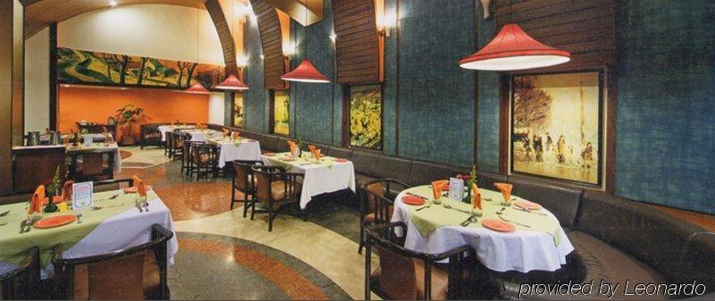 Hotel Aurora Towers Pune Restaurant foto