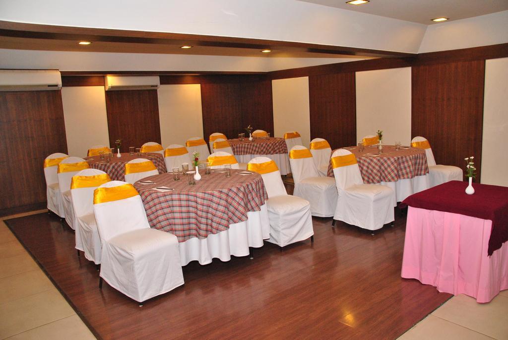 Hotel Aurora Towers Pune Exterior foto