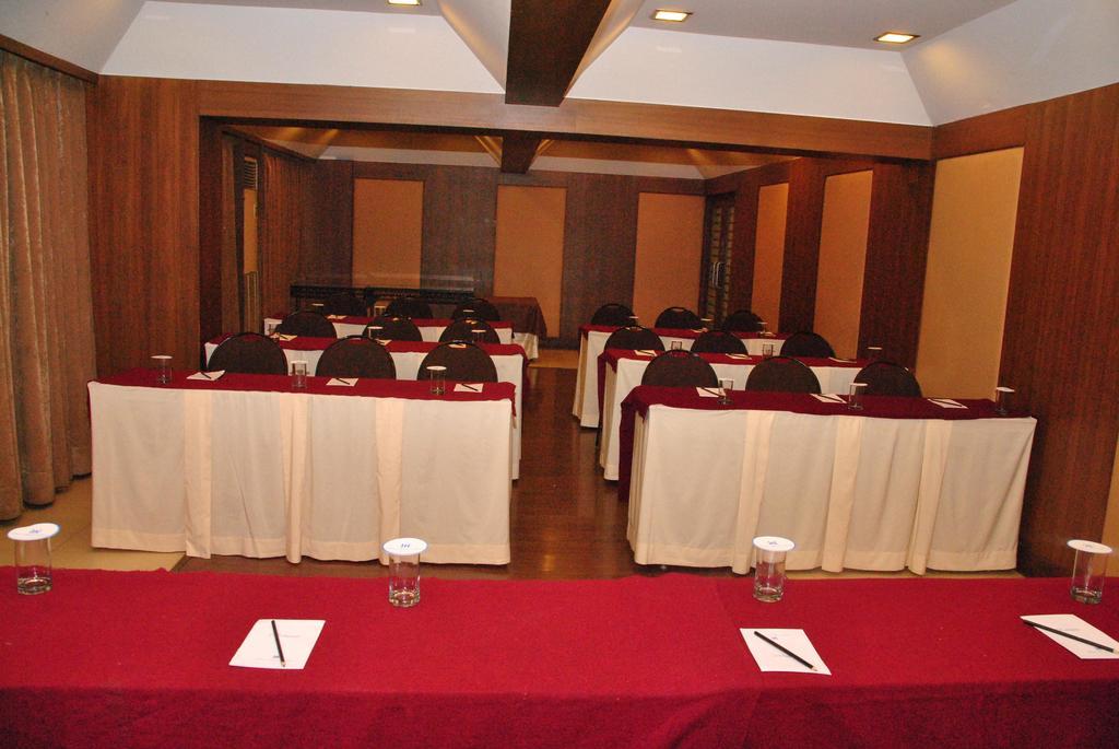 Hotel Aurora Towers Pune Exterior foto