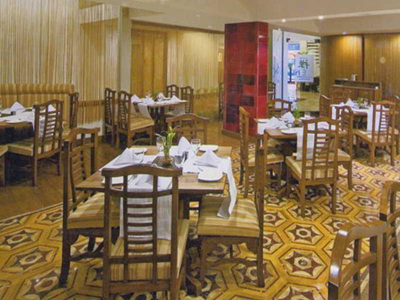 Hotel Aurora Towers Pune Restaurant foto