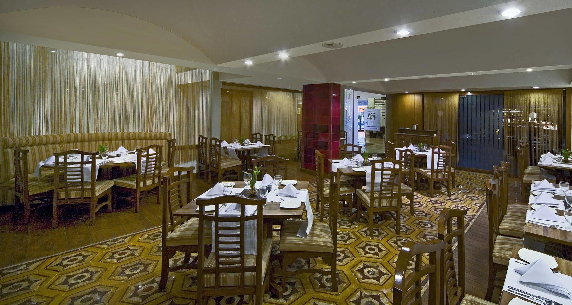 Hotel Aurora Towers Pune Exterior foto