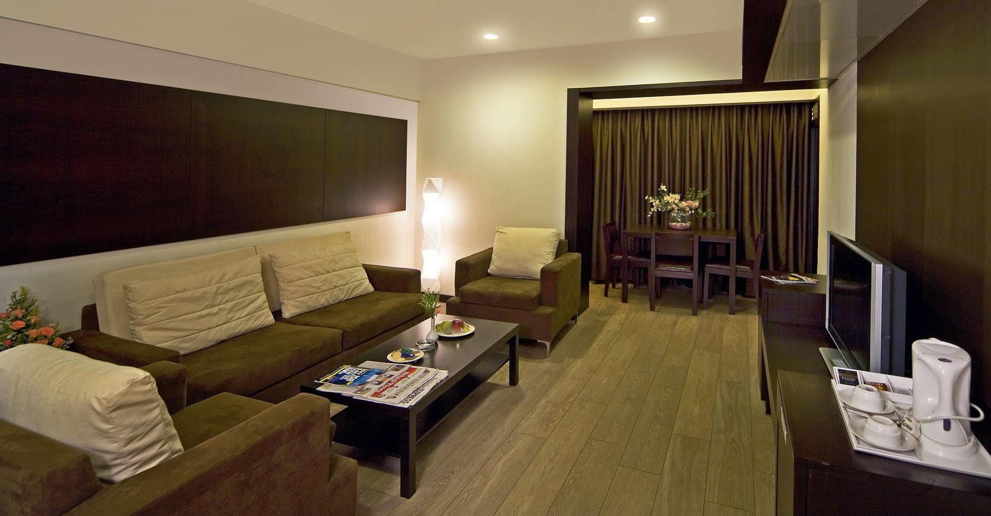 Hotel Aurora Towers Pune Exterior foto