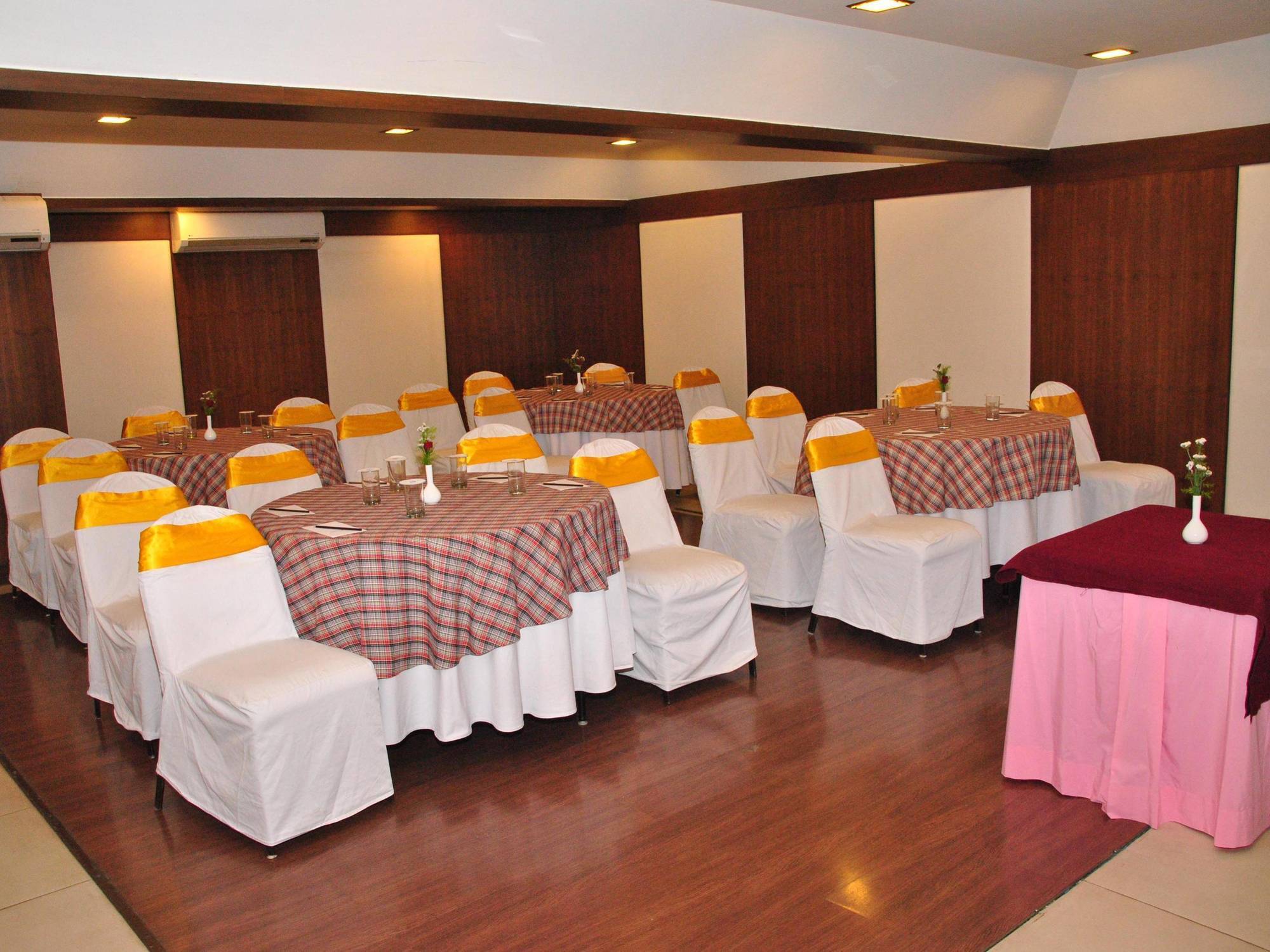 Hotel Aurora Towers Pune Exterior foto