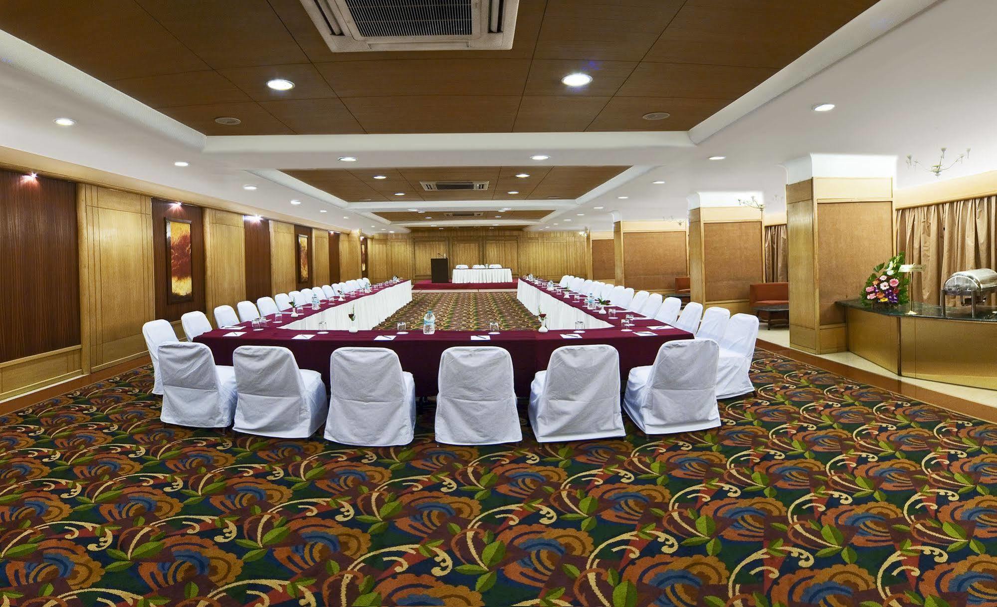 Hotel Aurora Towers Pune Exterior foto