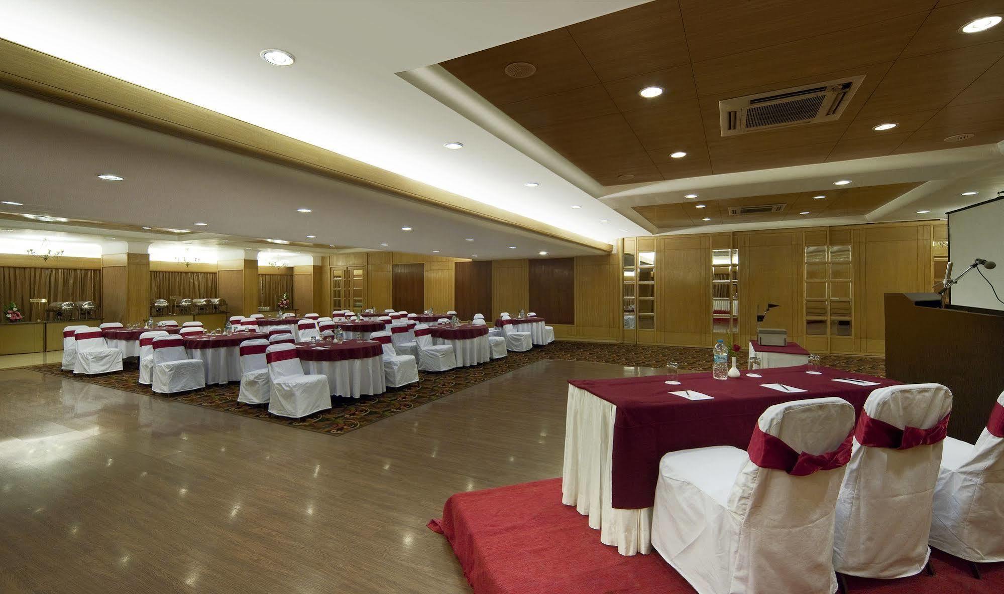 Hotel Aurora Towers Pune Exterior foto